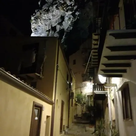 Domunua House شقة